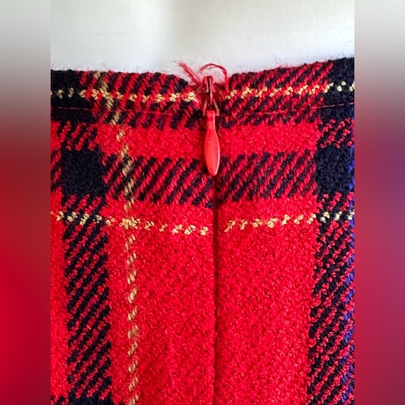 Liz Claiborne Beautiful Plaid Colors Red Black Blue Midi Skirt SZ 6 Zip In Back - Picture 6 of 12